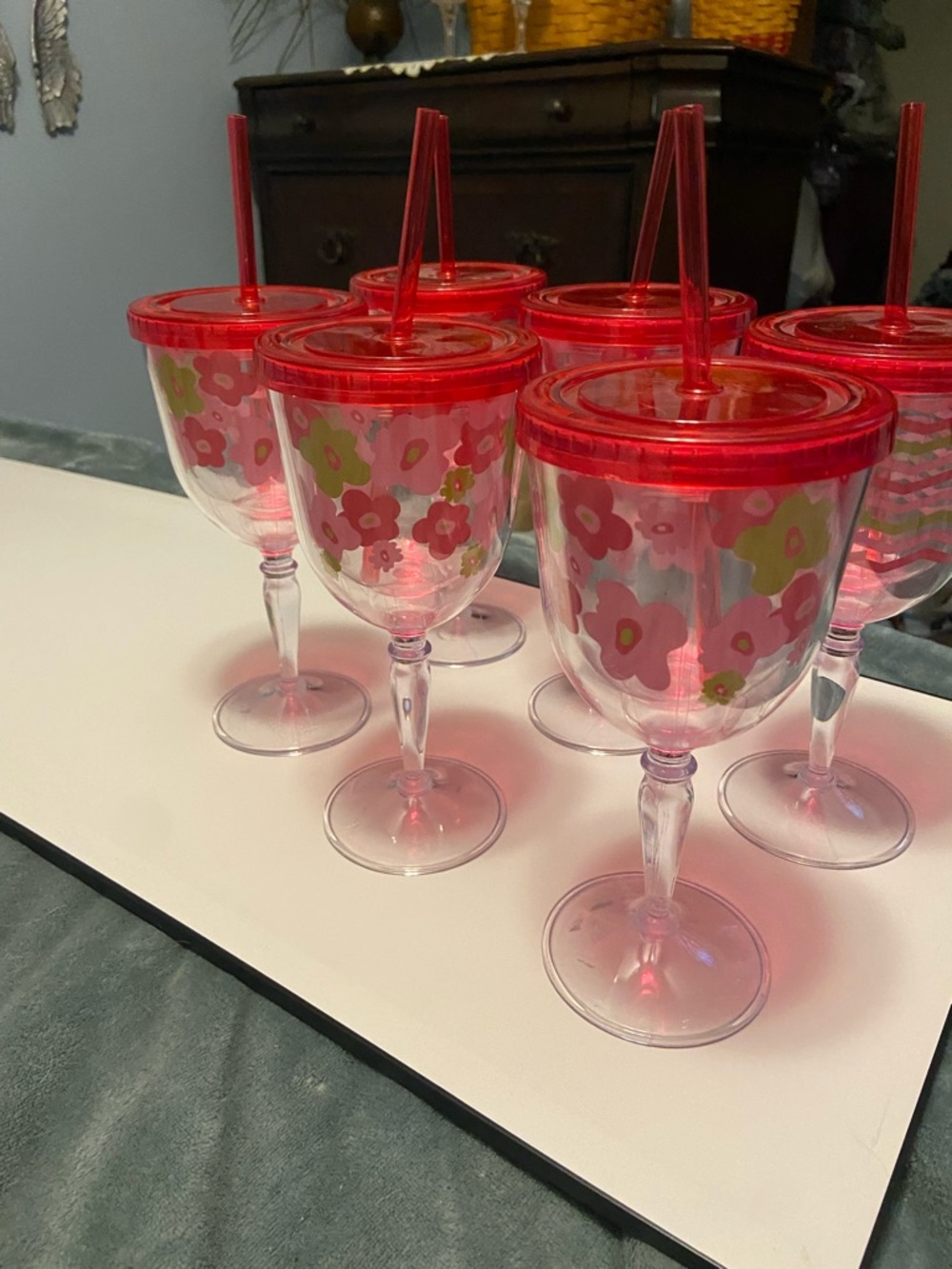 Set of 6 Floral Plastic Wine Tumbler Cups with Red Lids and Straws